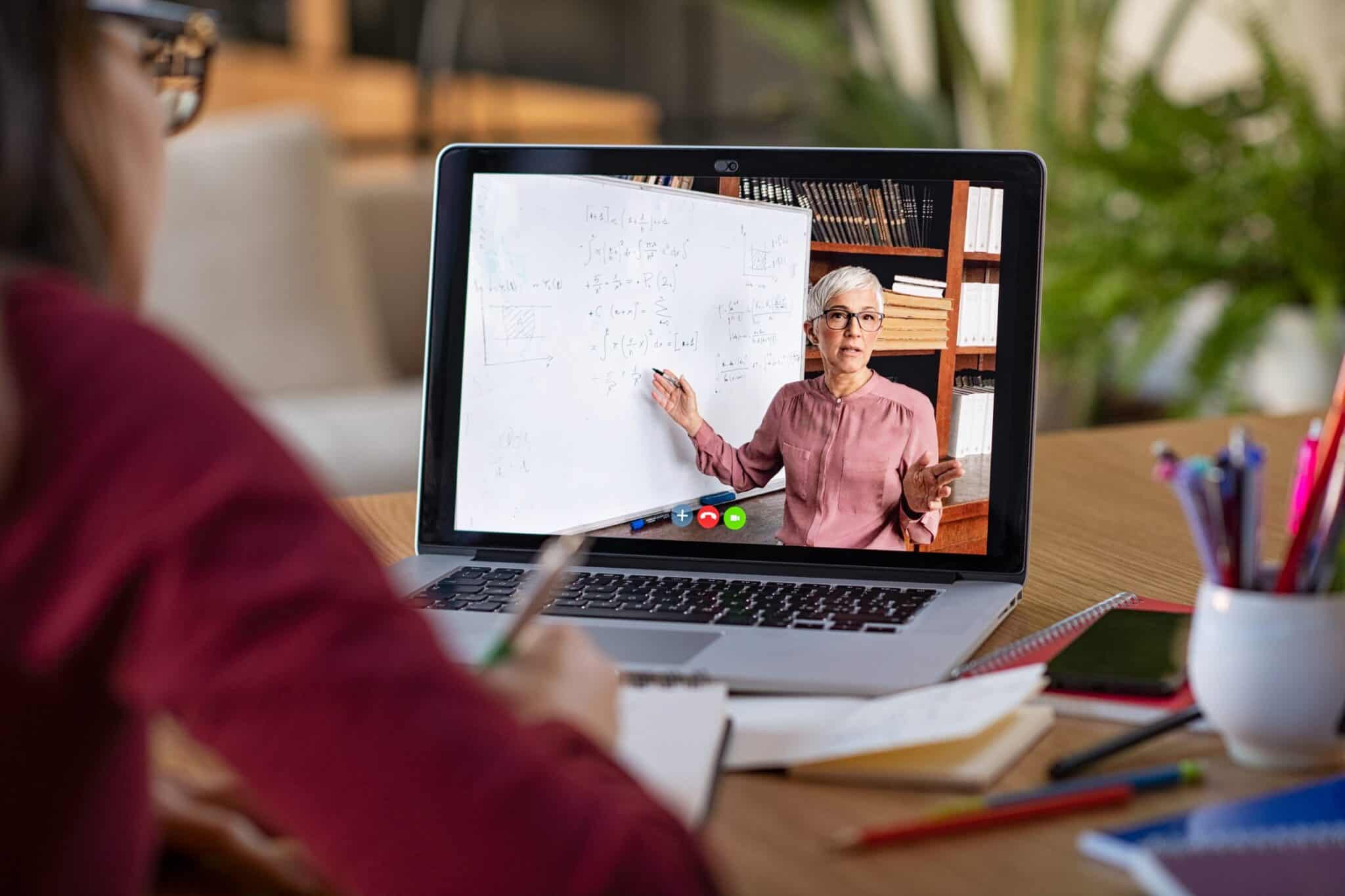 O meu filho precisa de Apoio Escolar a Português, e agora?